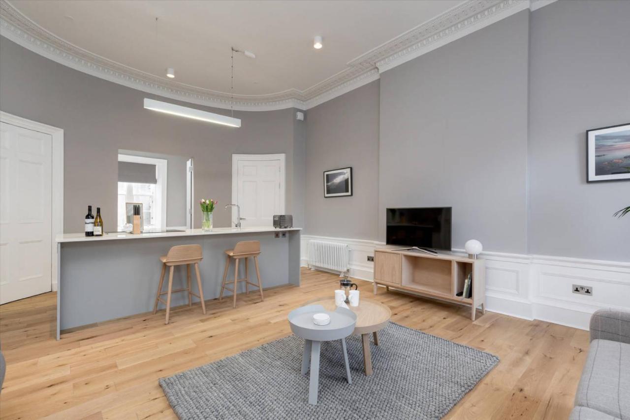 Joivy Spacious And Bright 1Bed Apt, Short Walk From Princes Street เอดินบะระ ภายนอก รูปภาพ