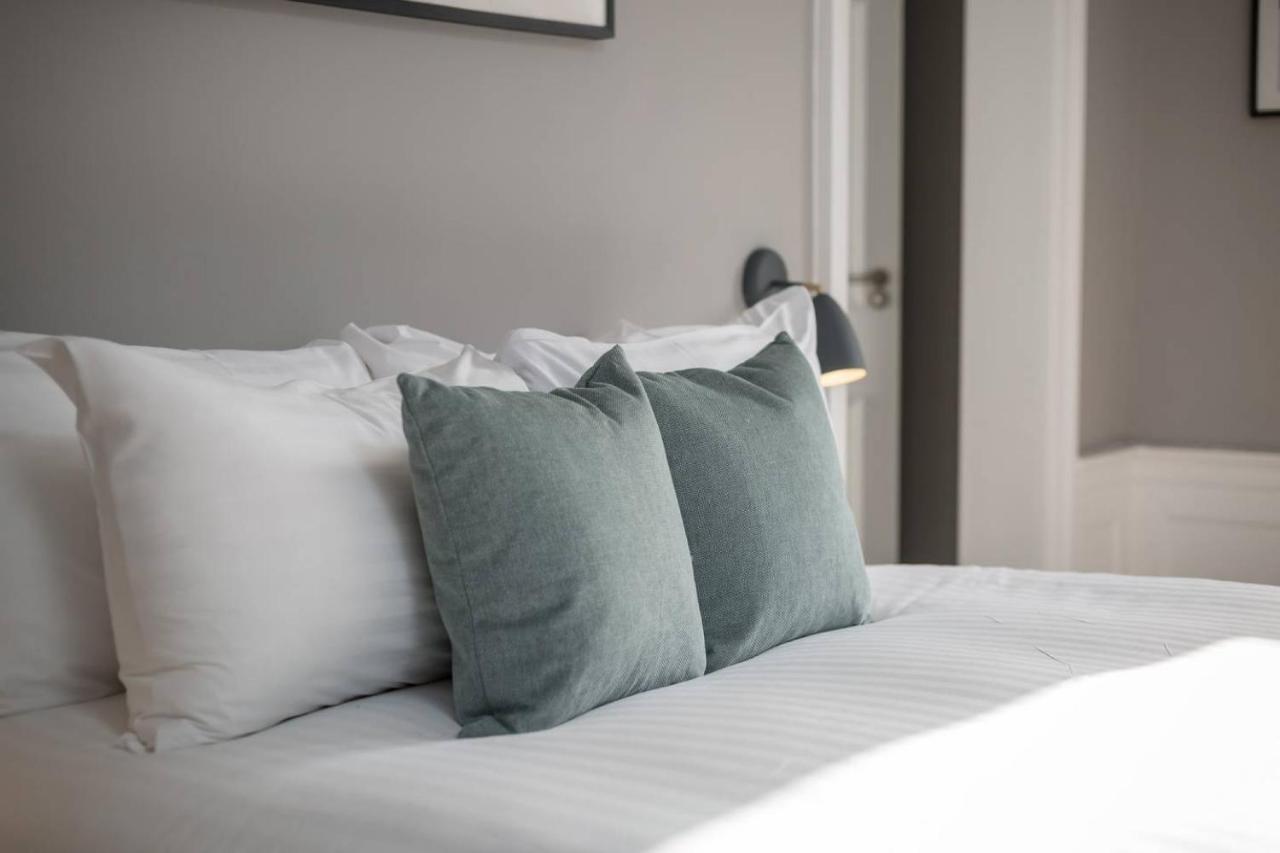 Joivy Spacious And Bright 1Bed Apt, Short Walk From Princes Street เอดินบะระ ภายนอก รูปภาพ